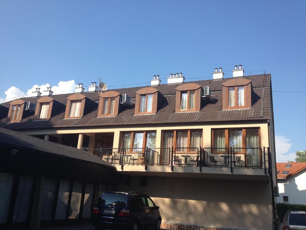 Hotel Family Balatonföldvár エクステリア 写真