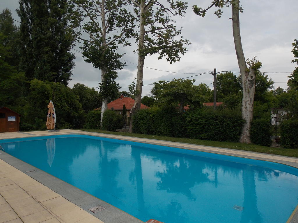 Hotel Family Balatonföldvár エクステリア 写真