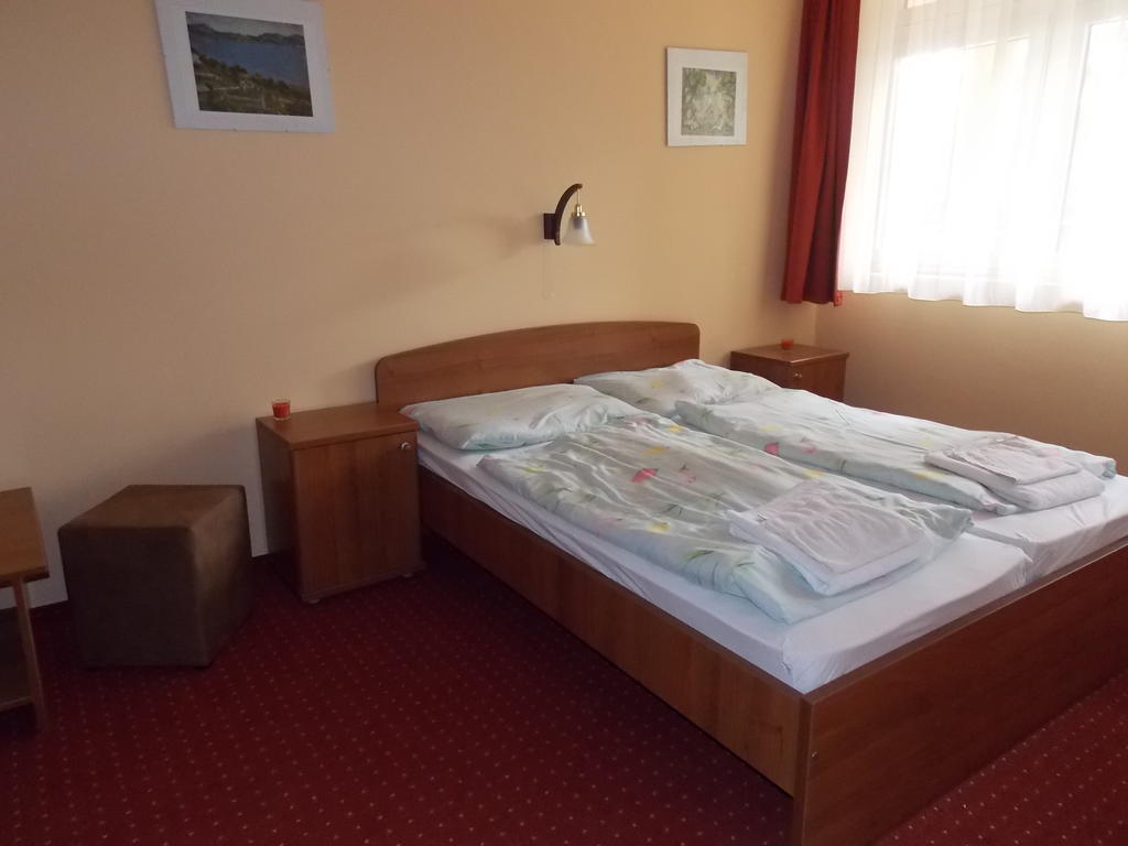 Hotel Family Balatonföldvár エクステリア 写真