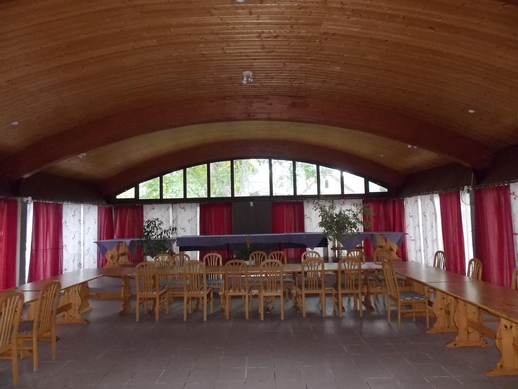 Hotel Family Balatonföldvár エクステリア 写真